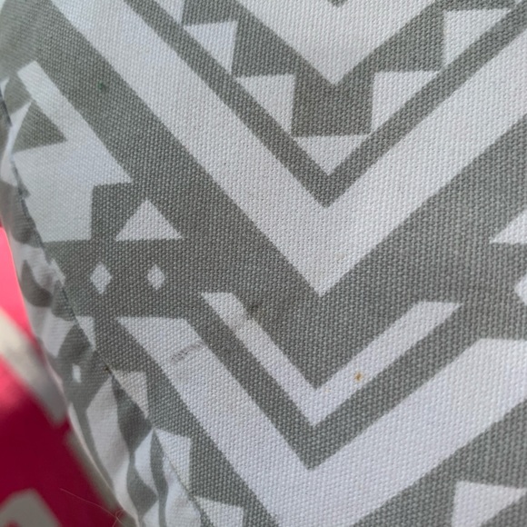 3 pillows vs pink - Picture 4 of 9